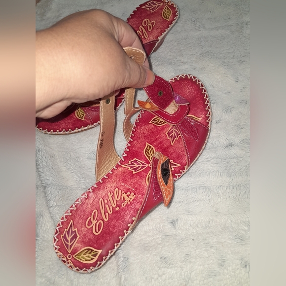 Elite red slight wedge sandals size 10 - Picture 10 of 11